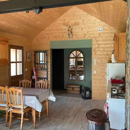 Chalet Dans Endroit Bucolique شاليه